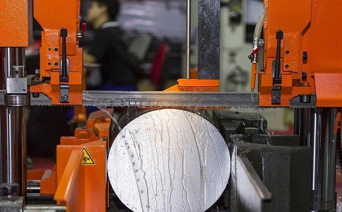 龙湾镇立式金属带锯床切削出现跑带故障解决方法！